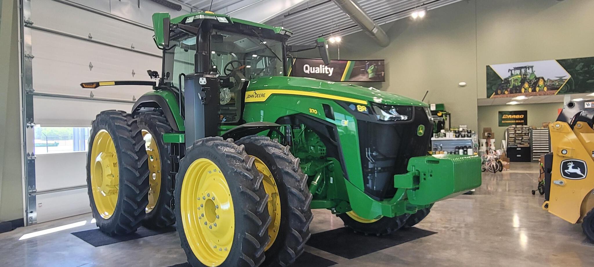 2024 John Deere 8R 370 Image 1