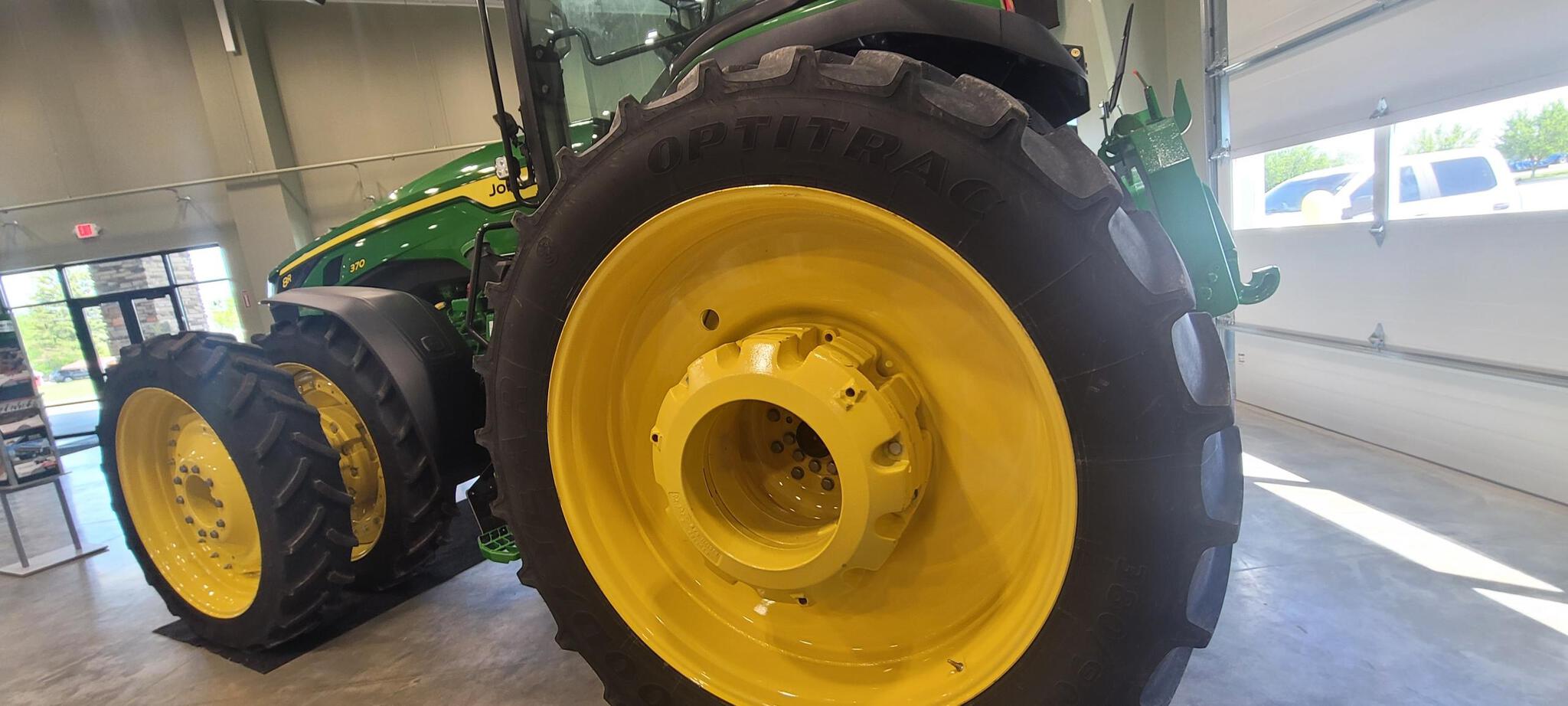 2024 John Deere 8R 370 Image 6