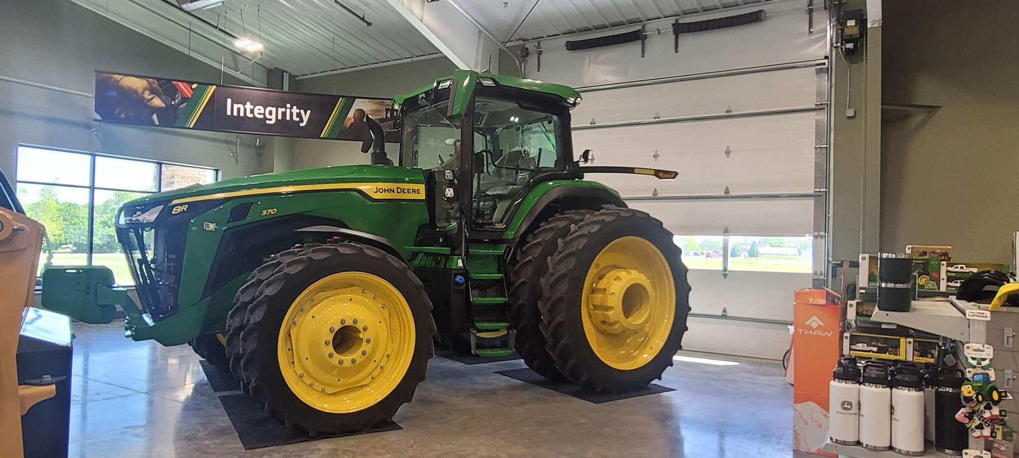 2024 John Deere 8R 370 Image 4