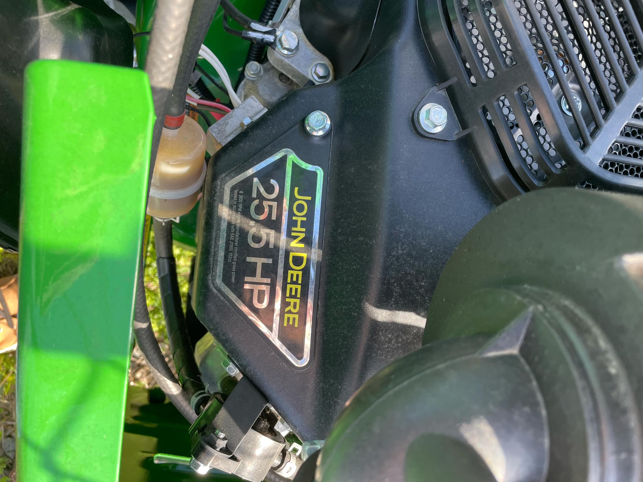 2025 John Deere Z930M Image 3