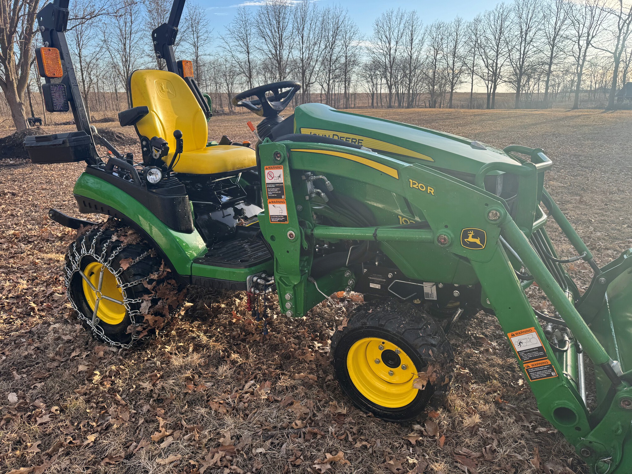 2020 John Deere 1025R Image 1
