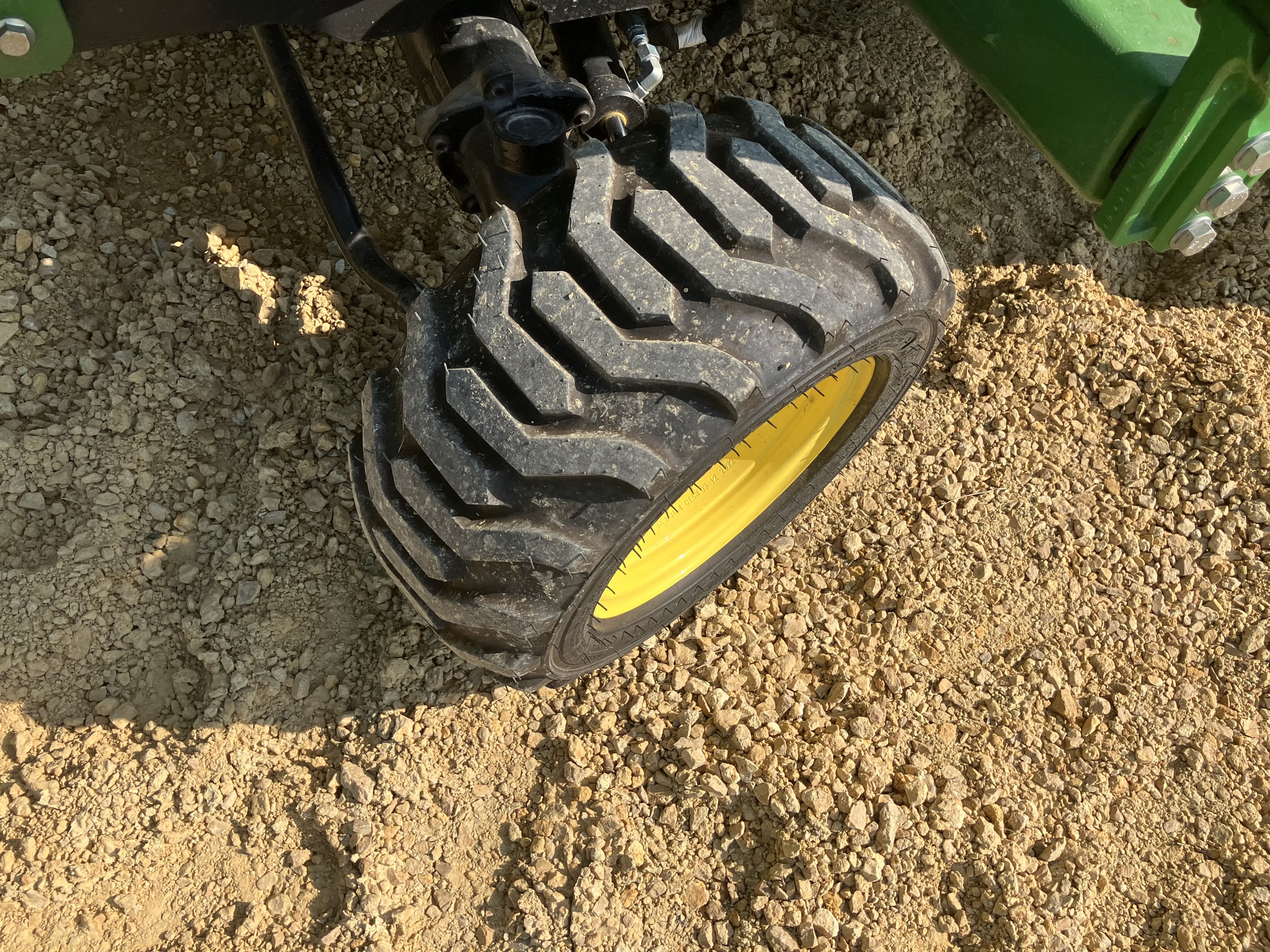 2023 John Deere 1025R Image 11