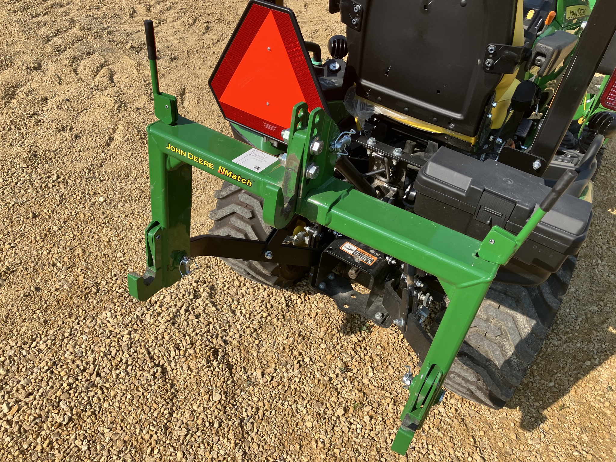 2023 John Deere 1025R Image 8