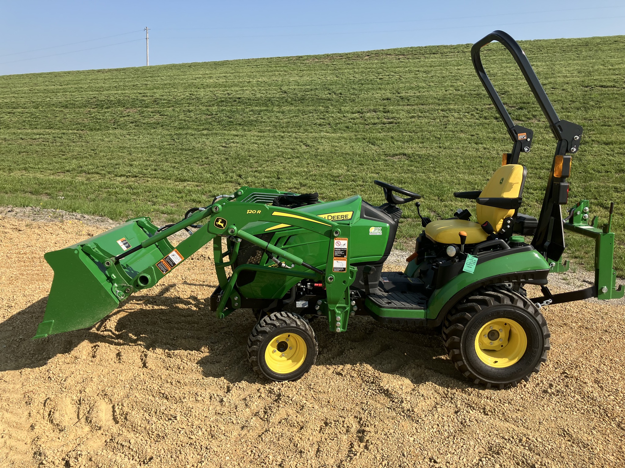 2023 John Deere 1025R Image 2