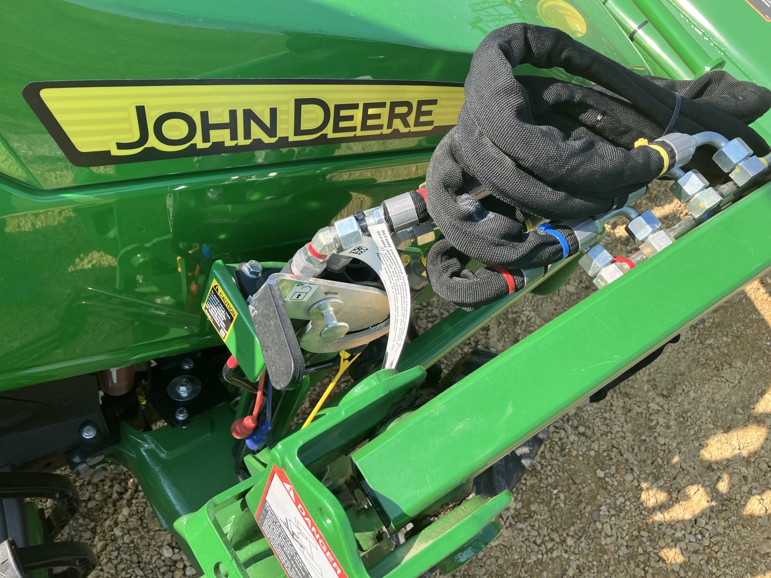 2023 John Deere 1025R Image 7