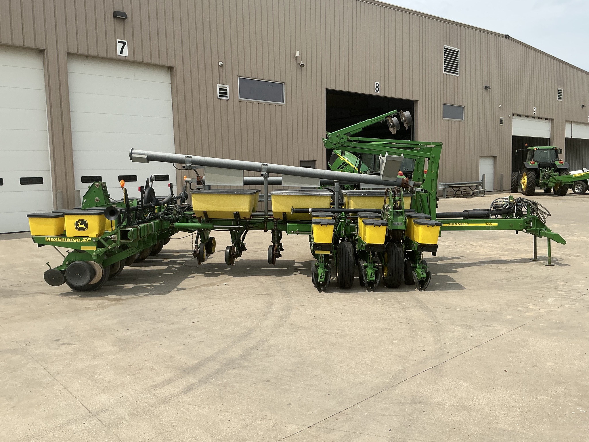 2009 John Deere 1770 Image 2