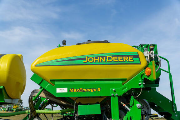 Used 2017 John Deere 1775NT Planters: Drawn at Koenig Equipment in Anna, OH - Photo14