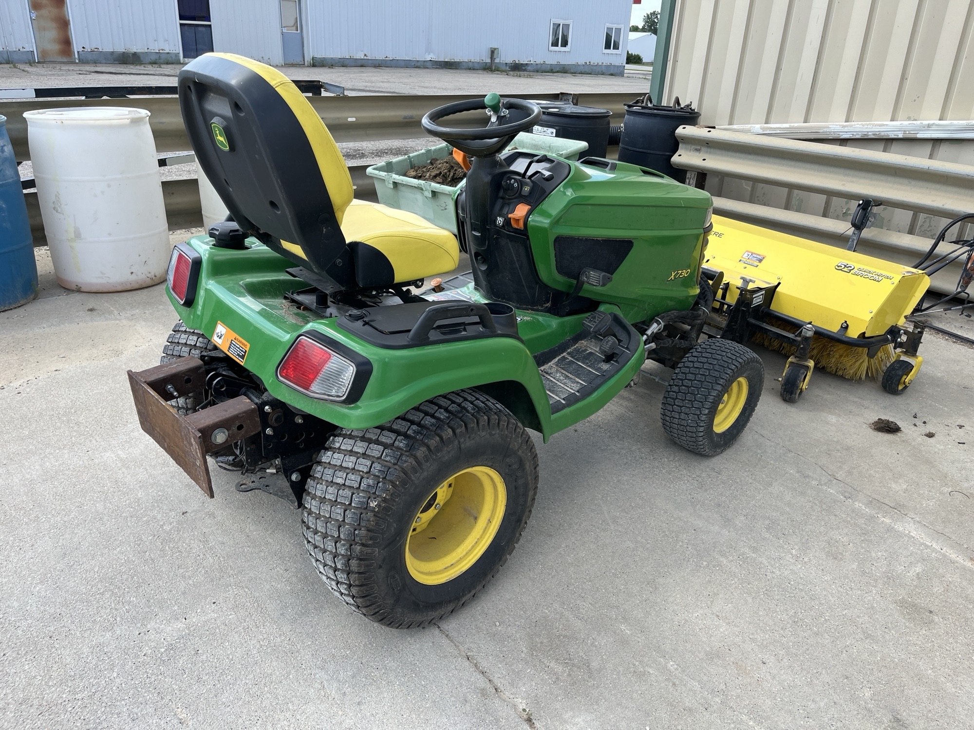2017 John Deere X730 Image 11
