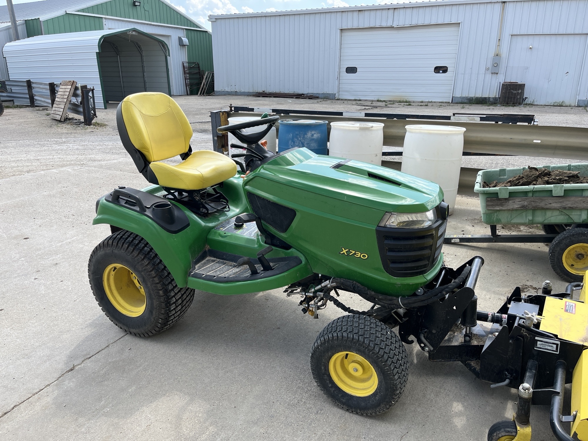 2017 John Deere X730 Image 12