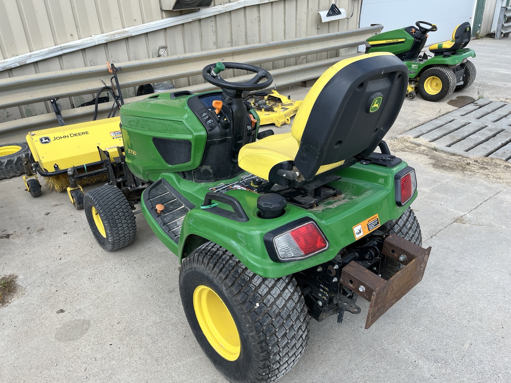 2017 John Deere X730 Image 9
