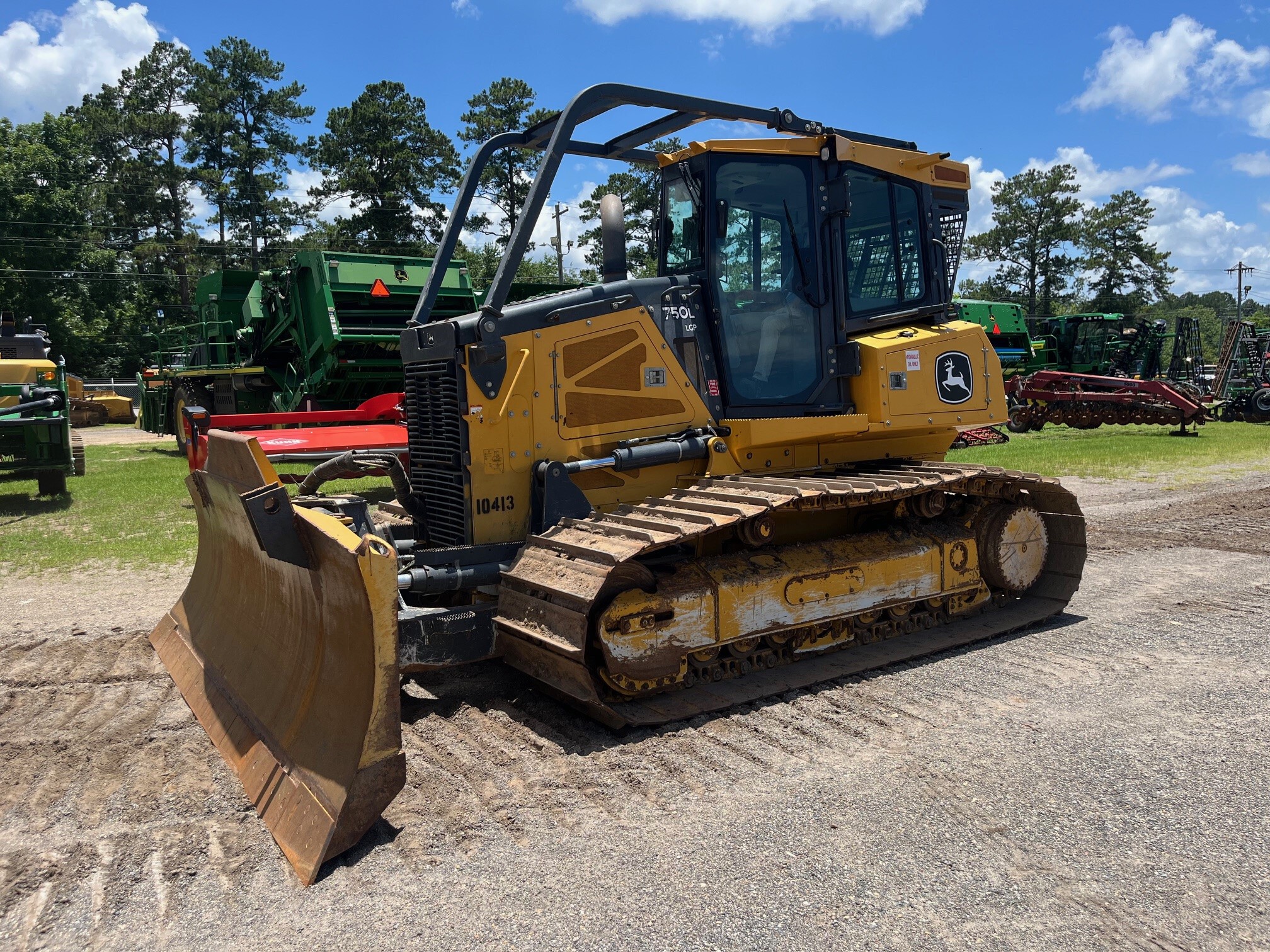 2022 John Deere 750L Image 1