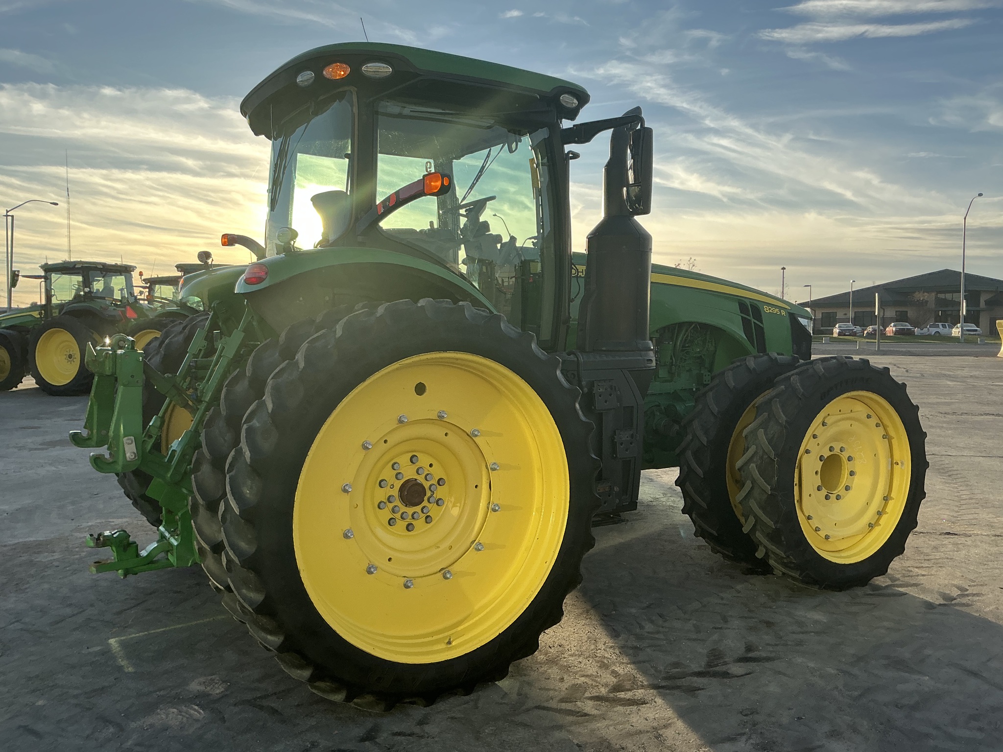 2018 John Deere 8295R Image 6