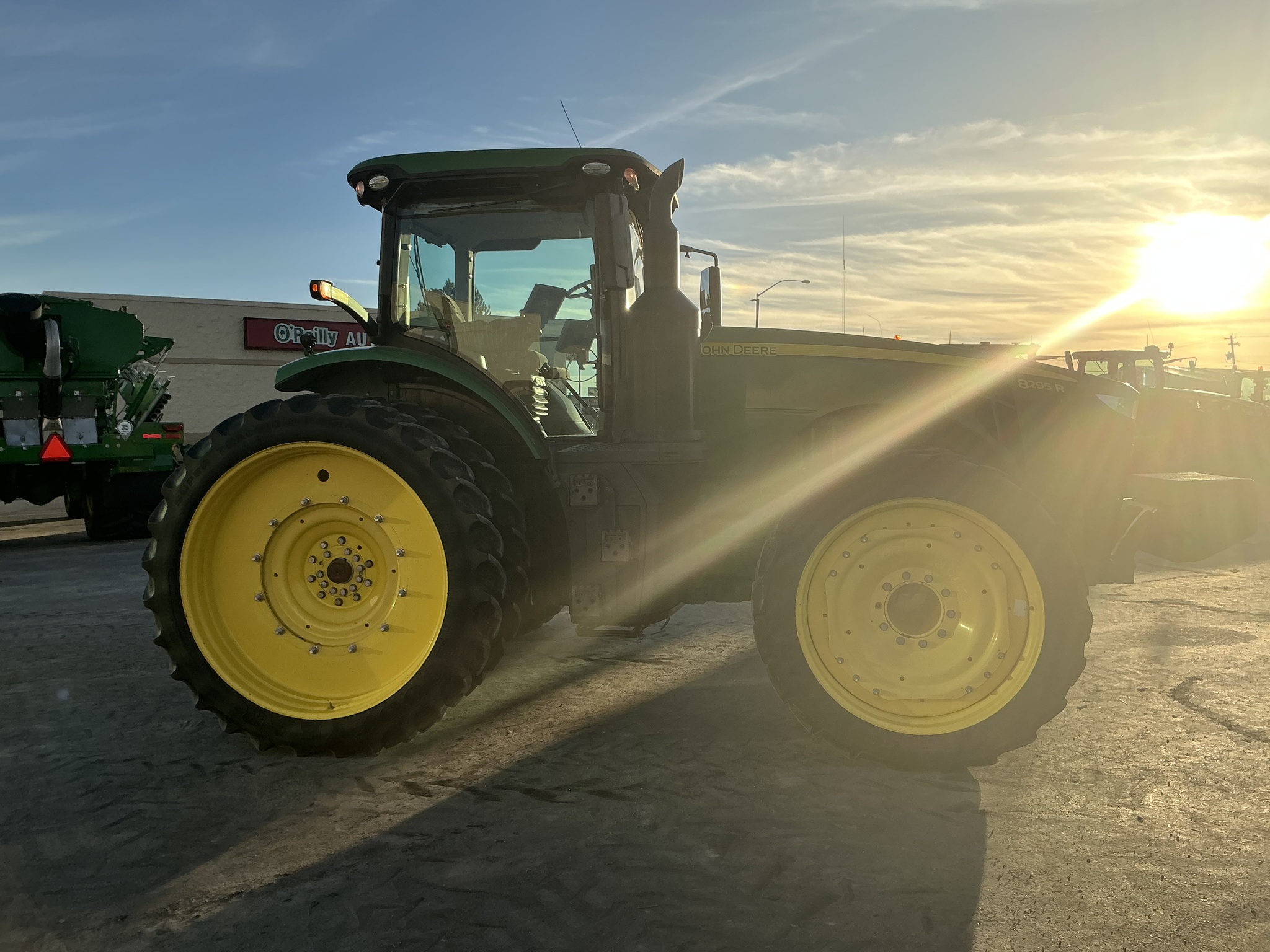2018 John Deere 8295R Image 5