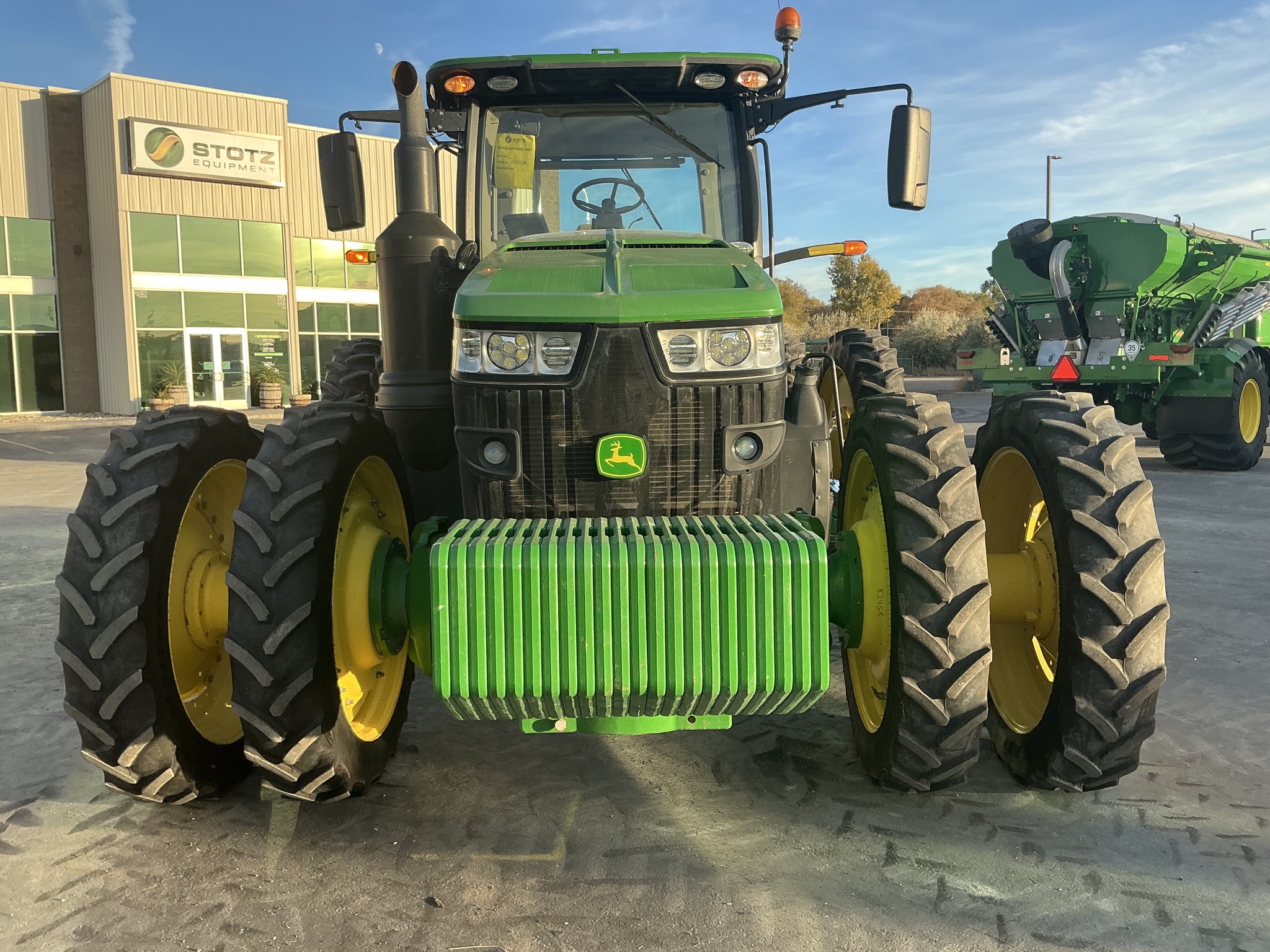 2018 John Deere 8295R Image 8