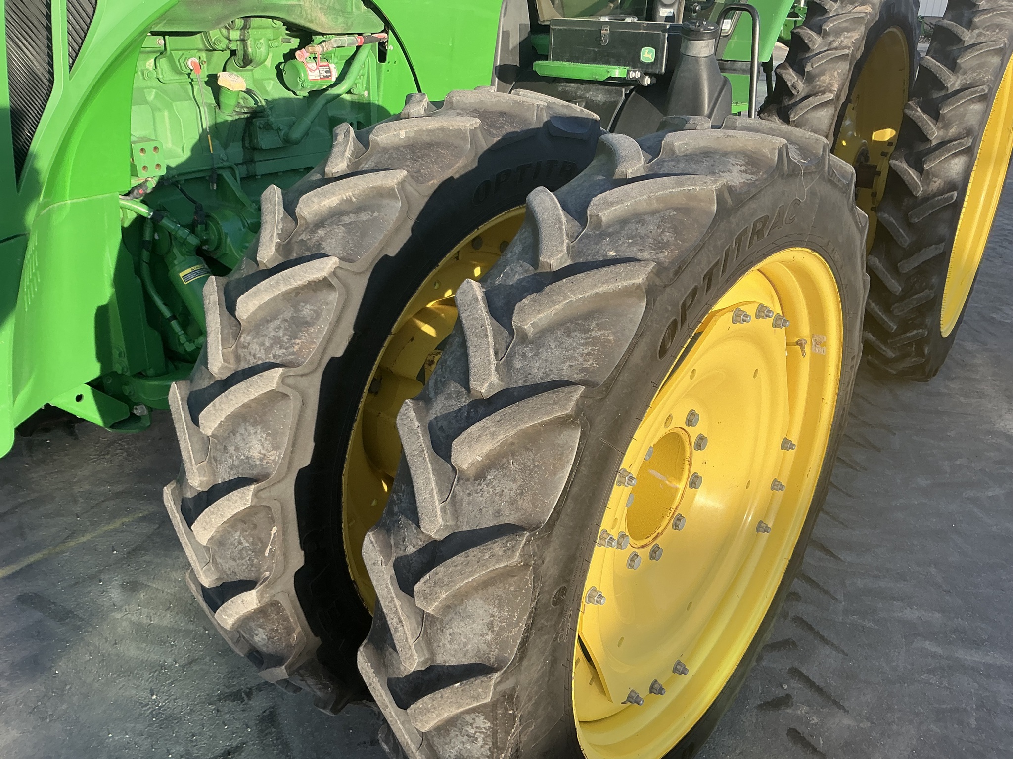 2018 John Deere 8295R Image 17