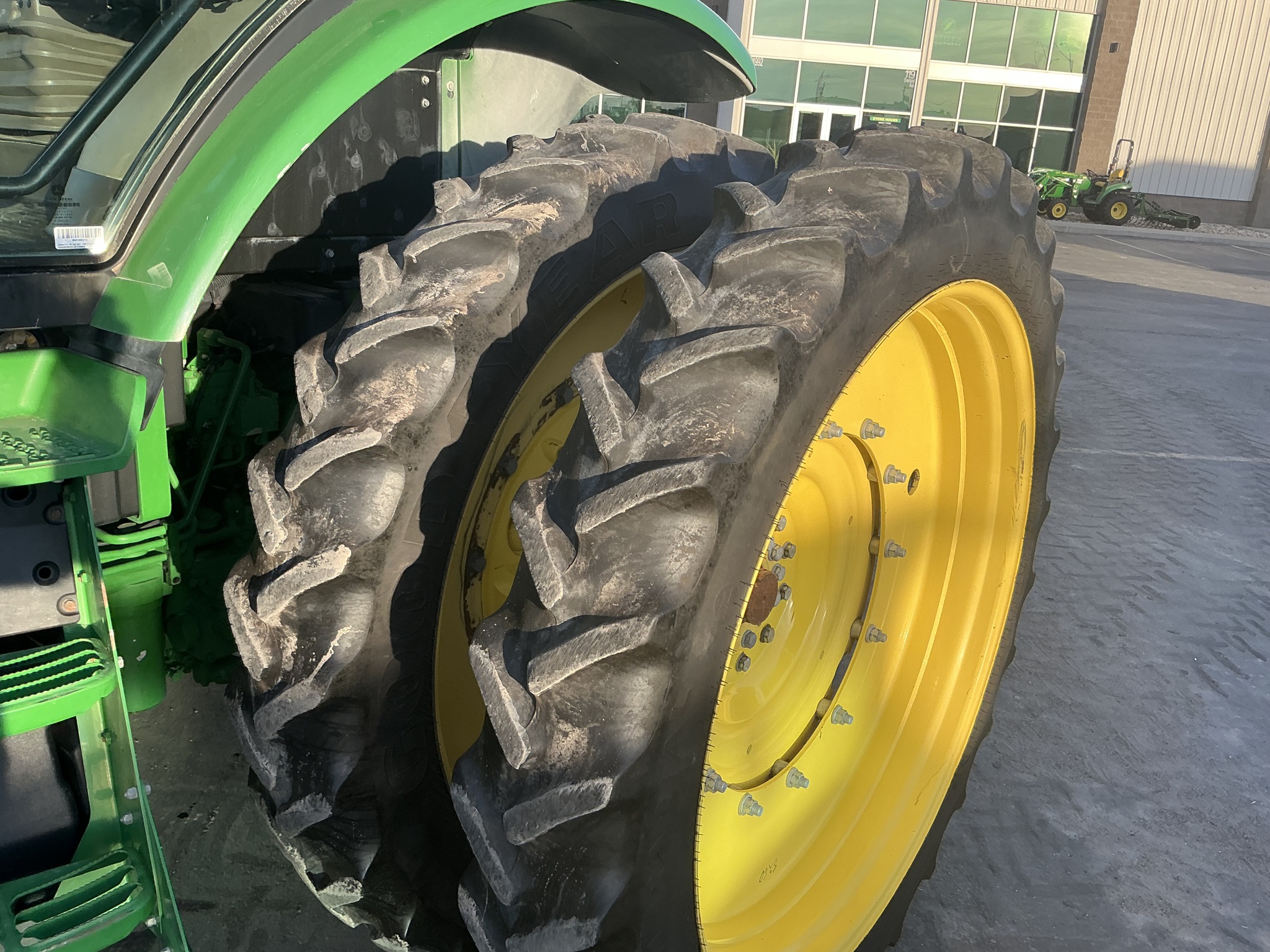 2018 John Deere 8295R Image 15