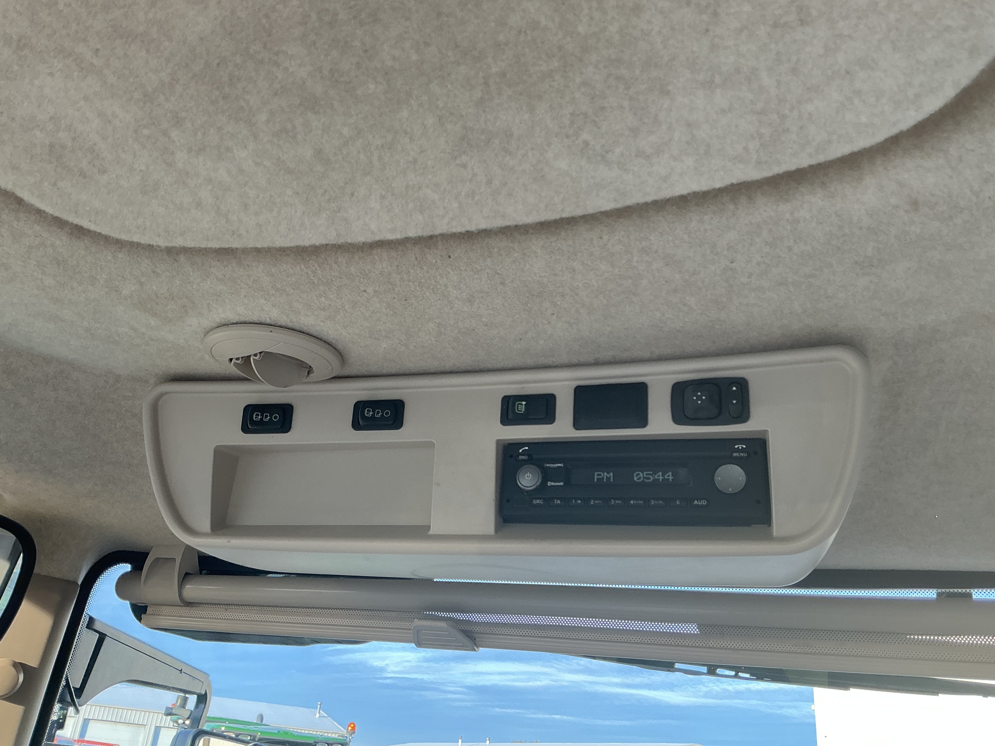 2018 John Deere 8295R Image 26