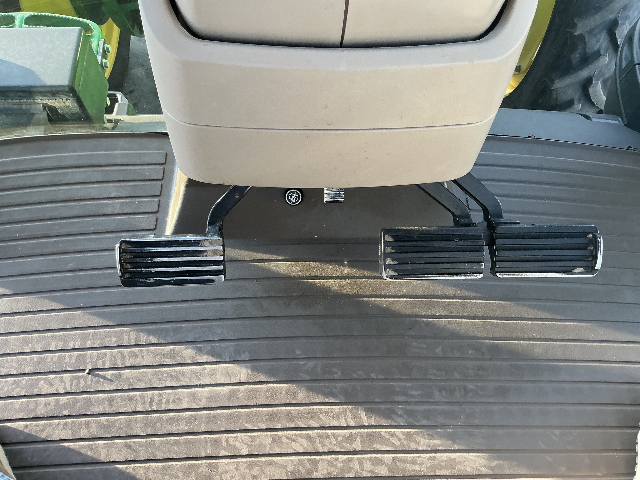 2018 John Deere 8295R Image 23