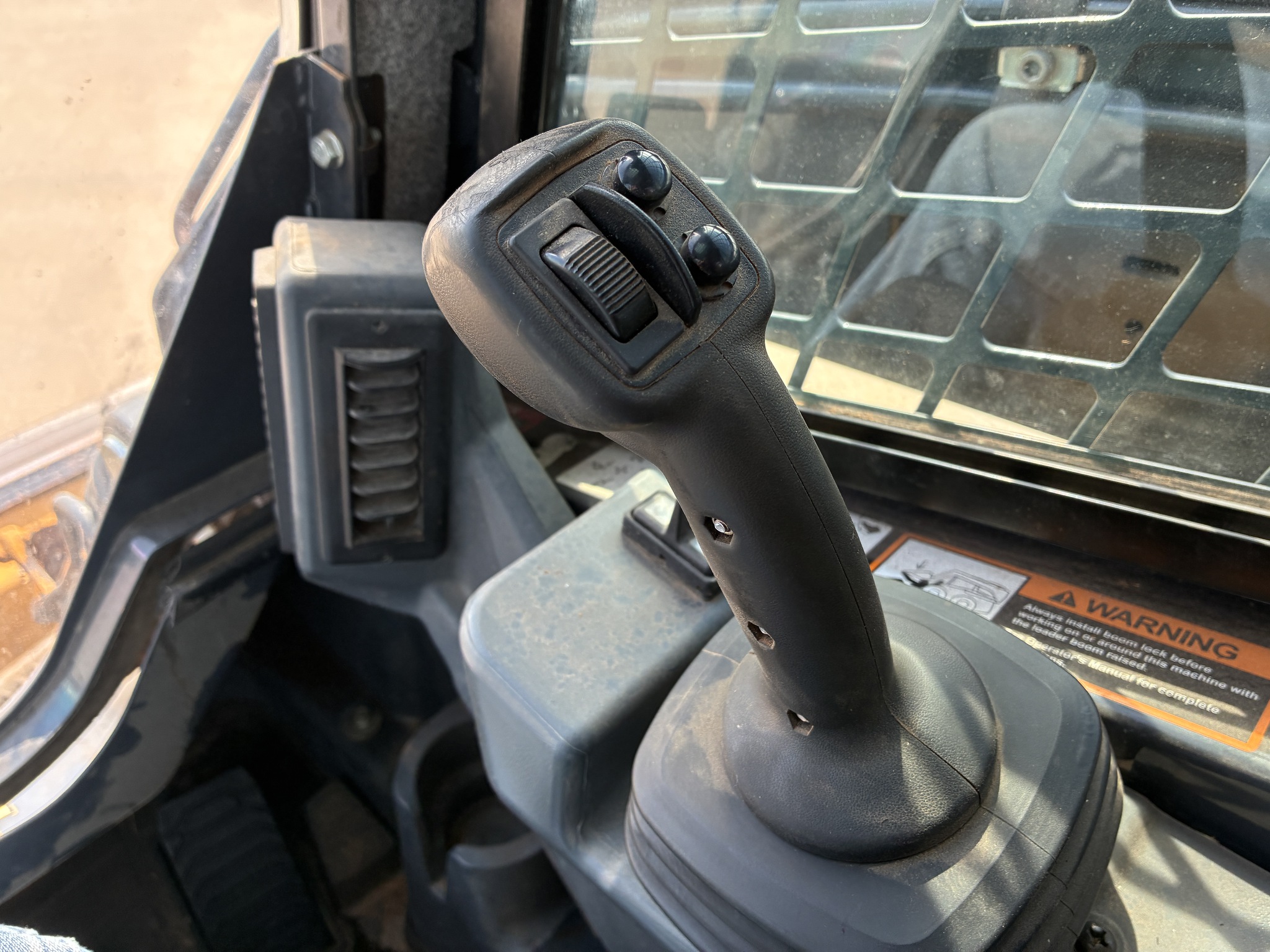 2019 John Deere 333G Image 29