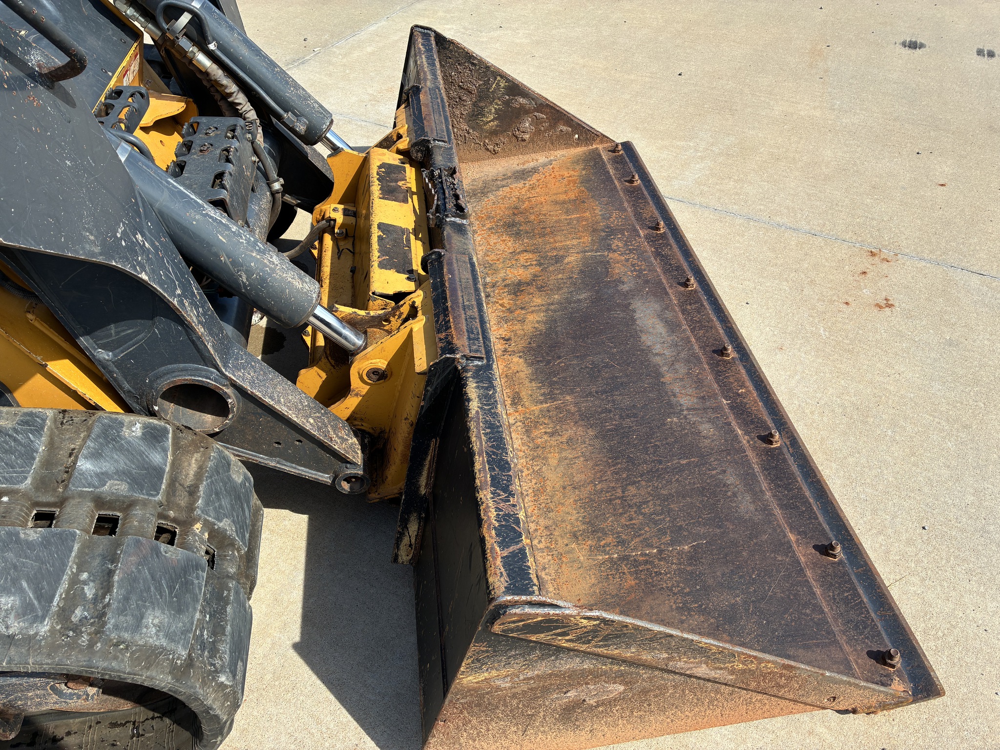 2019 John Deere 333G Image 10