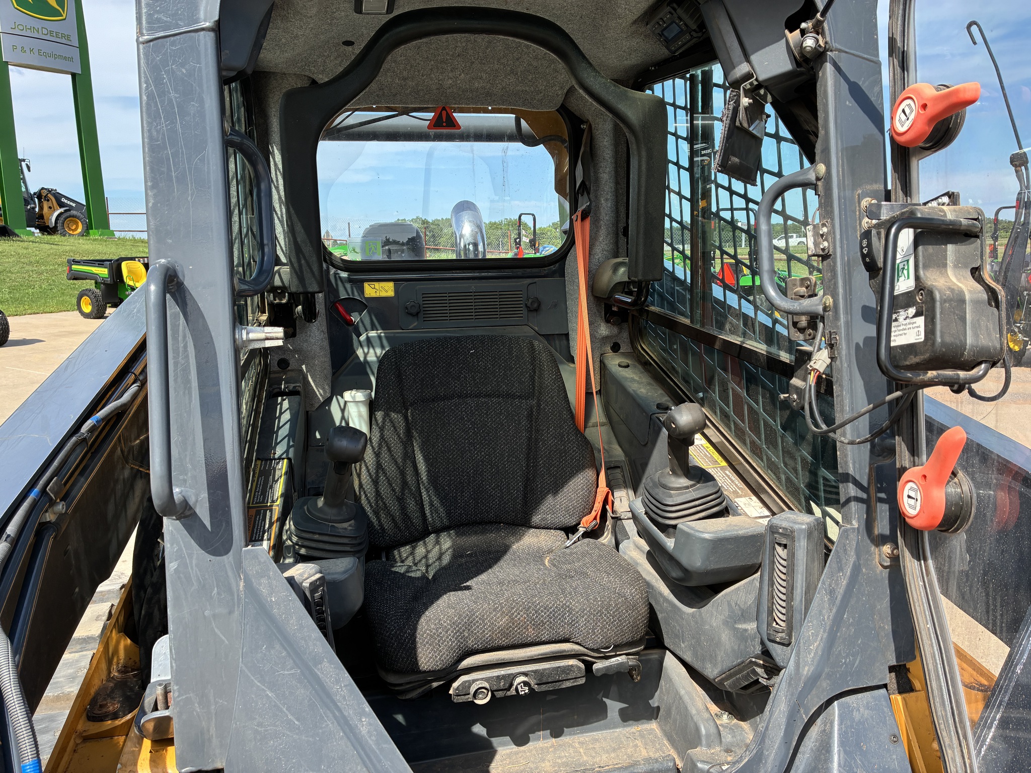 2019 John Deere 333G Image 25