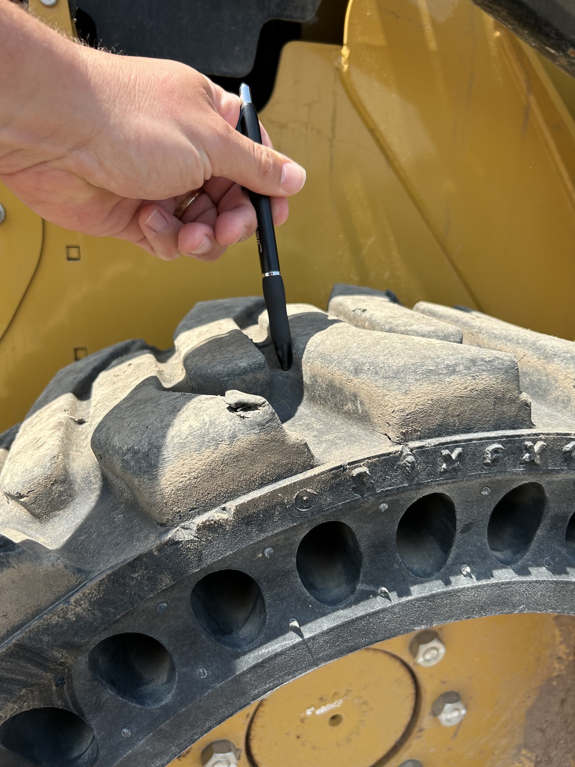 2019 Caterpillar 242D Image 5