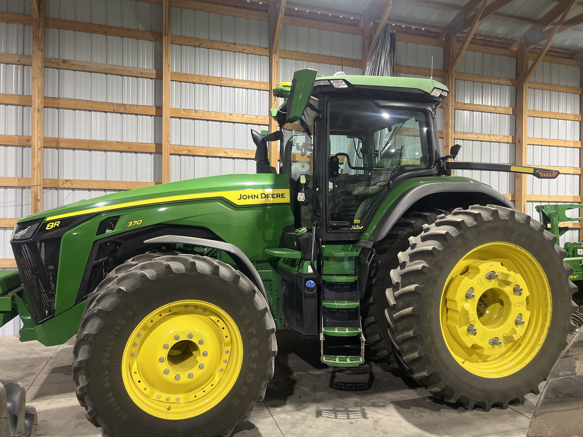2022 John Deere 8R 370 Image 1