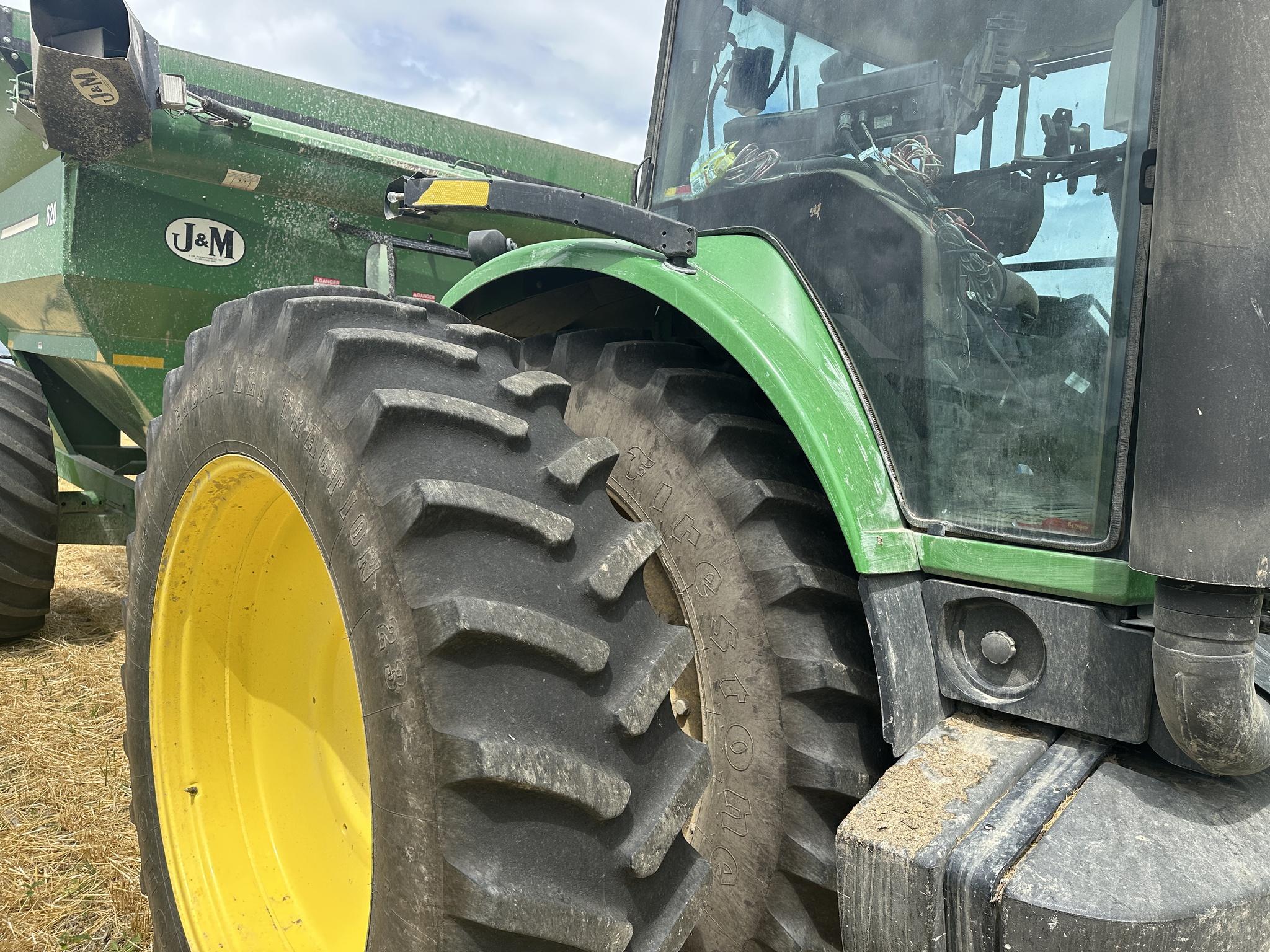 2003 John Deere 8120 Image 3