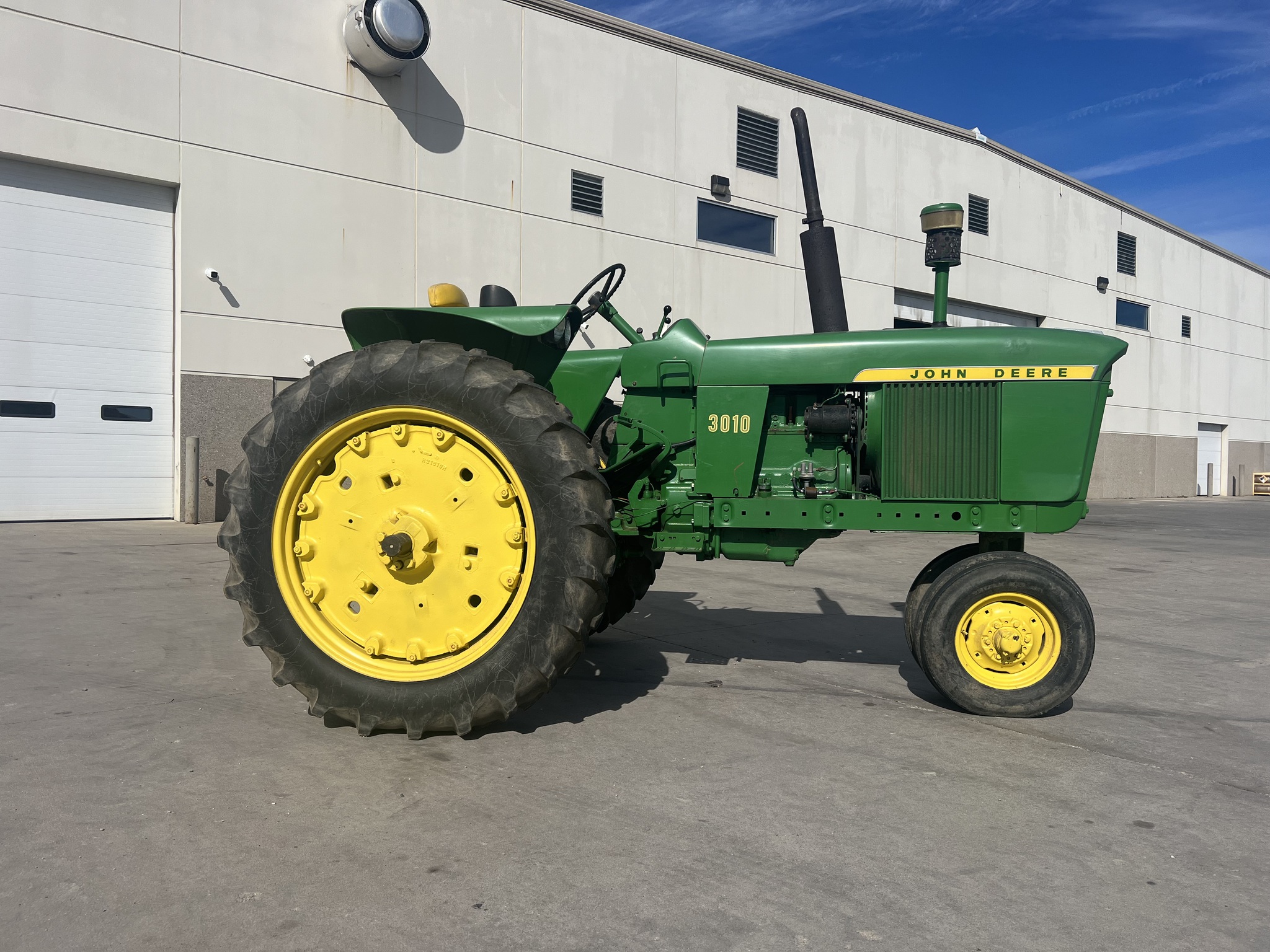 1963 John Deere 3010 Image 2