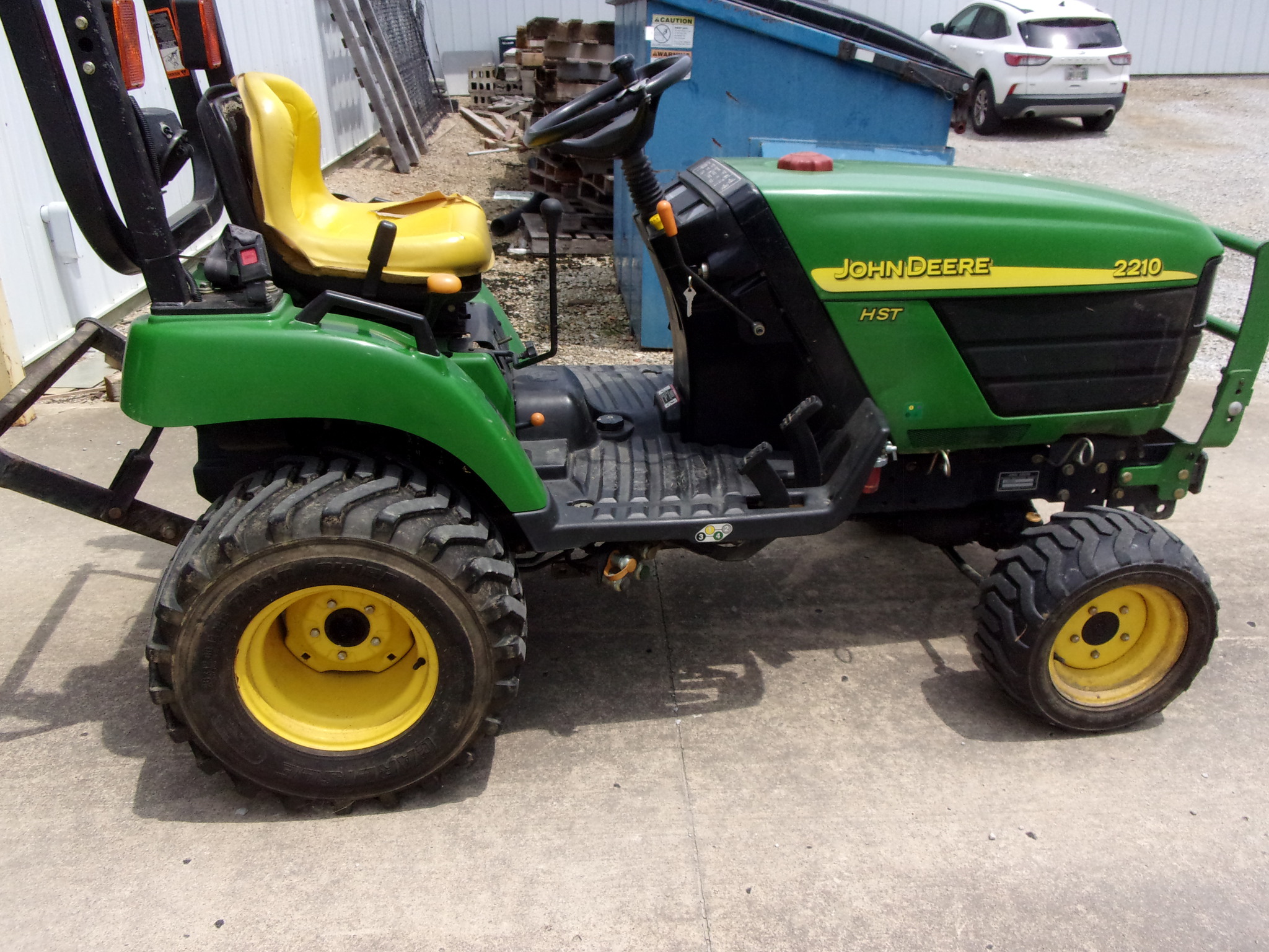 2004 John Deere 2210 Image 2