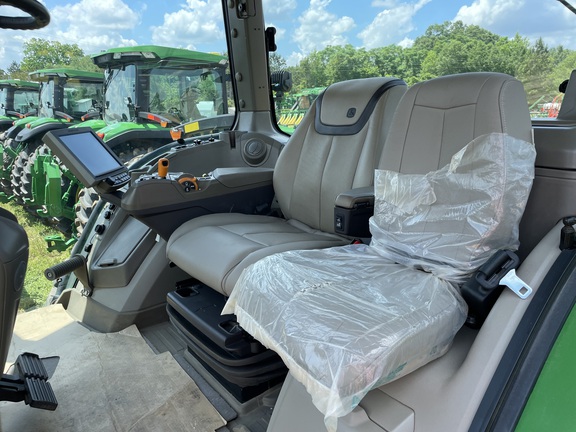 2024 John Deere 8R 310 Photo 2