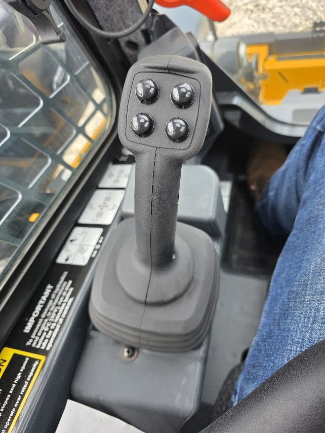 2024 John Deere 325G Image 6