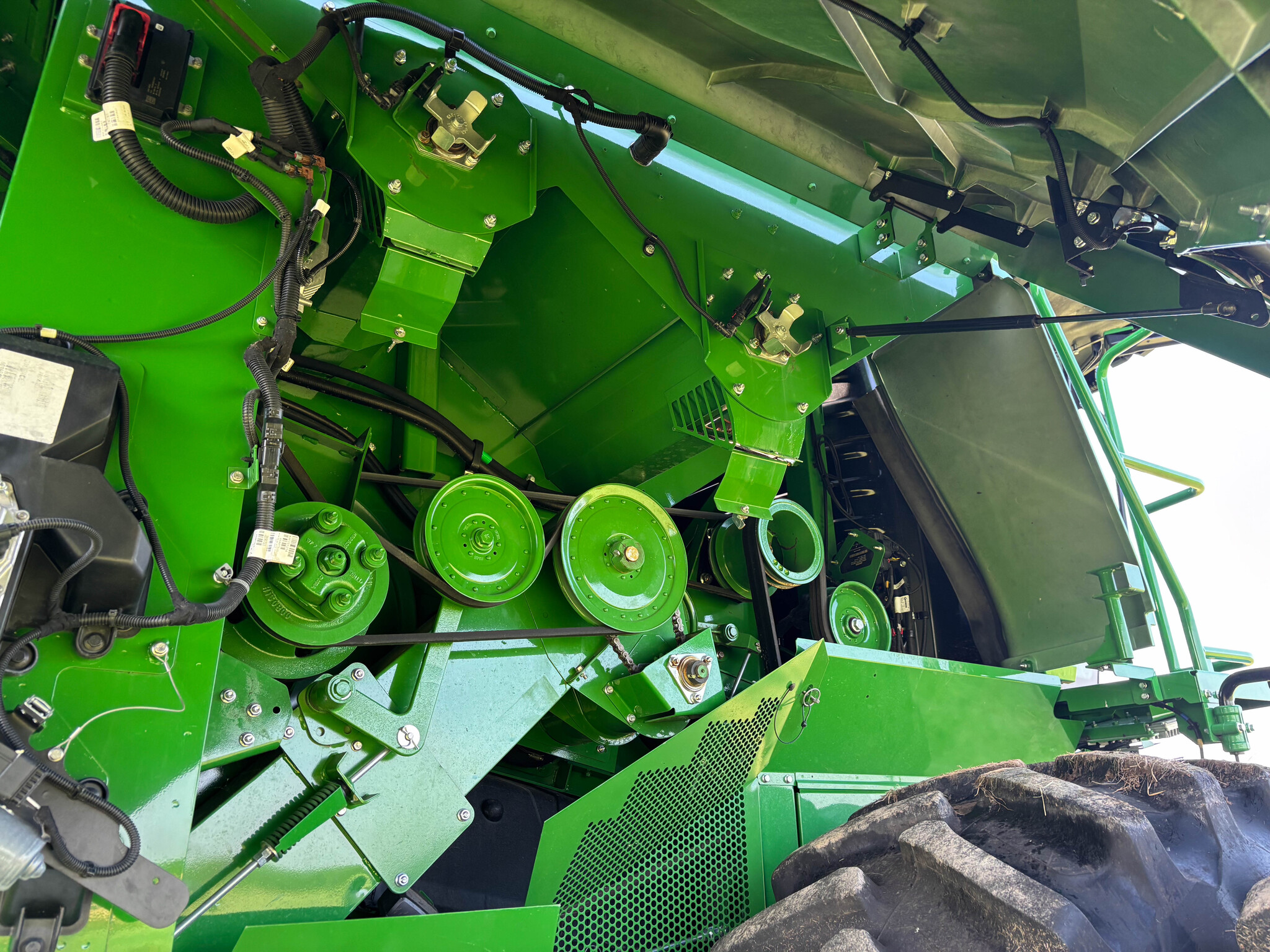 Used 2025 John Deere S7 700 Combines at Koenig Equipment in Urbana, OH - PhotoXL16