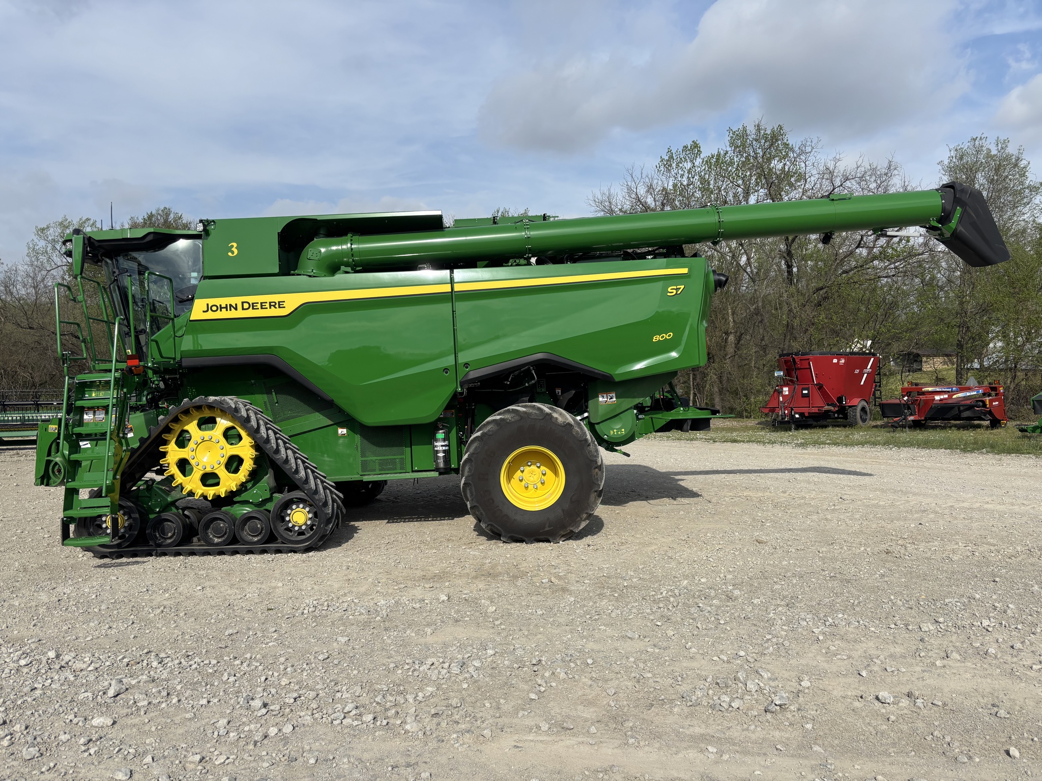 2025 John Deere S7 800 at Heritage Tractor in Atchison, KS