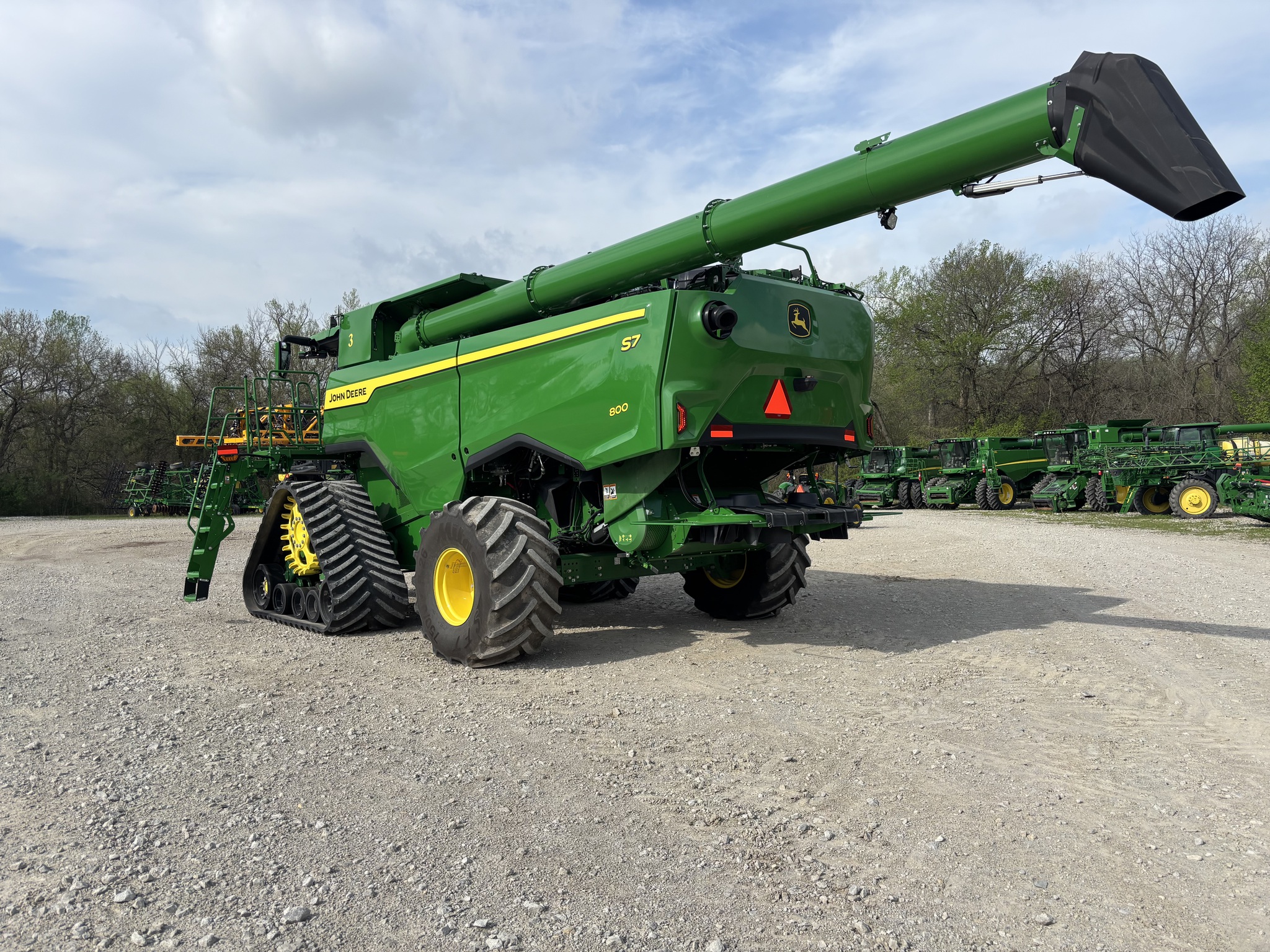  2025 John Deere S7 800 at Heritage Tractor in Atchison, KS