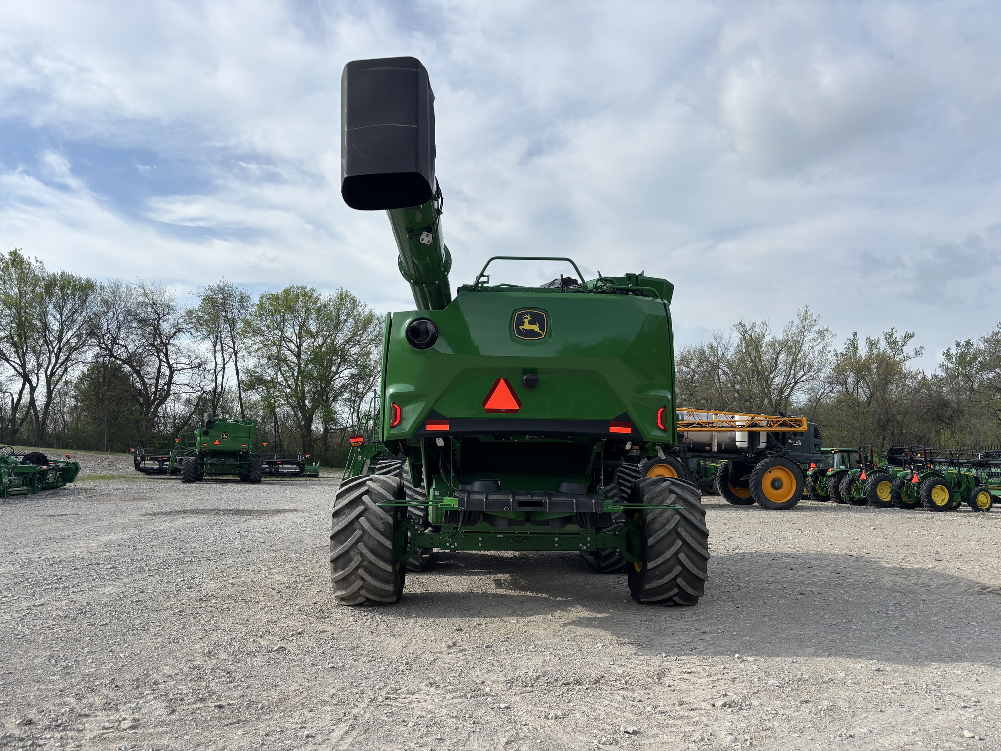  2025 John Deere S7 800 at Heritage Tractor in Atchison, KS
