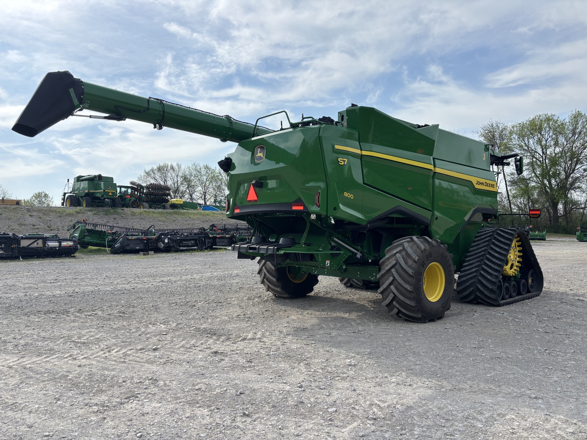  2025 John Deere S7 800 at Heritage Tractor in Atchison, KS