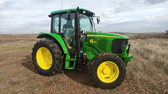 John Deere 6120