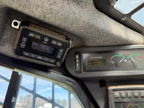 2021 John Deere 331G Photo 3