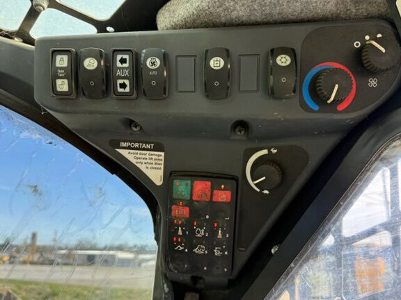 2021 John Deere 331G Photo 4