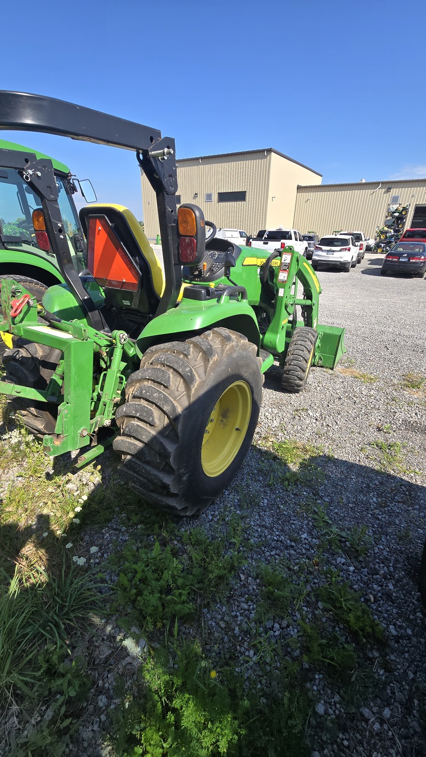 2014 John Deere 3039R Image 4