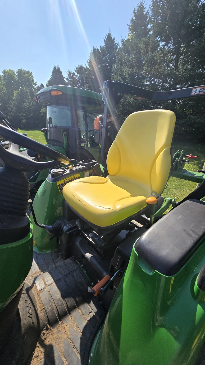 2014 John Deere 3039R Image 9