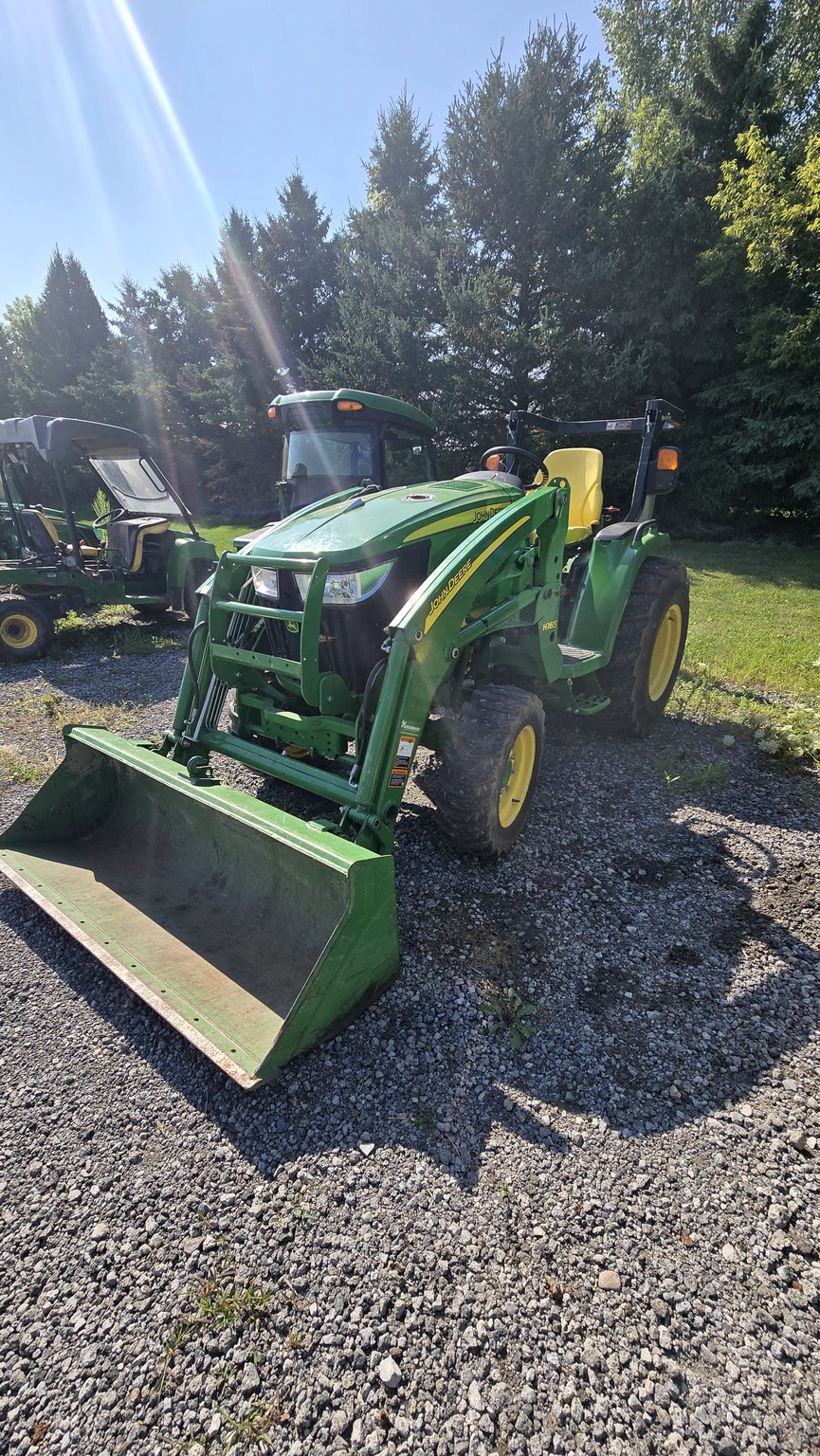 2014 John Deere 3039R Image 8