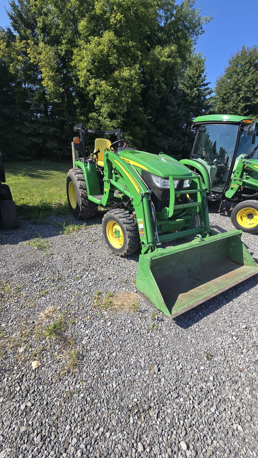 2014 John Deere 3039R Image 2