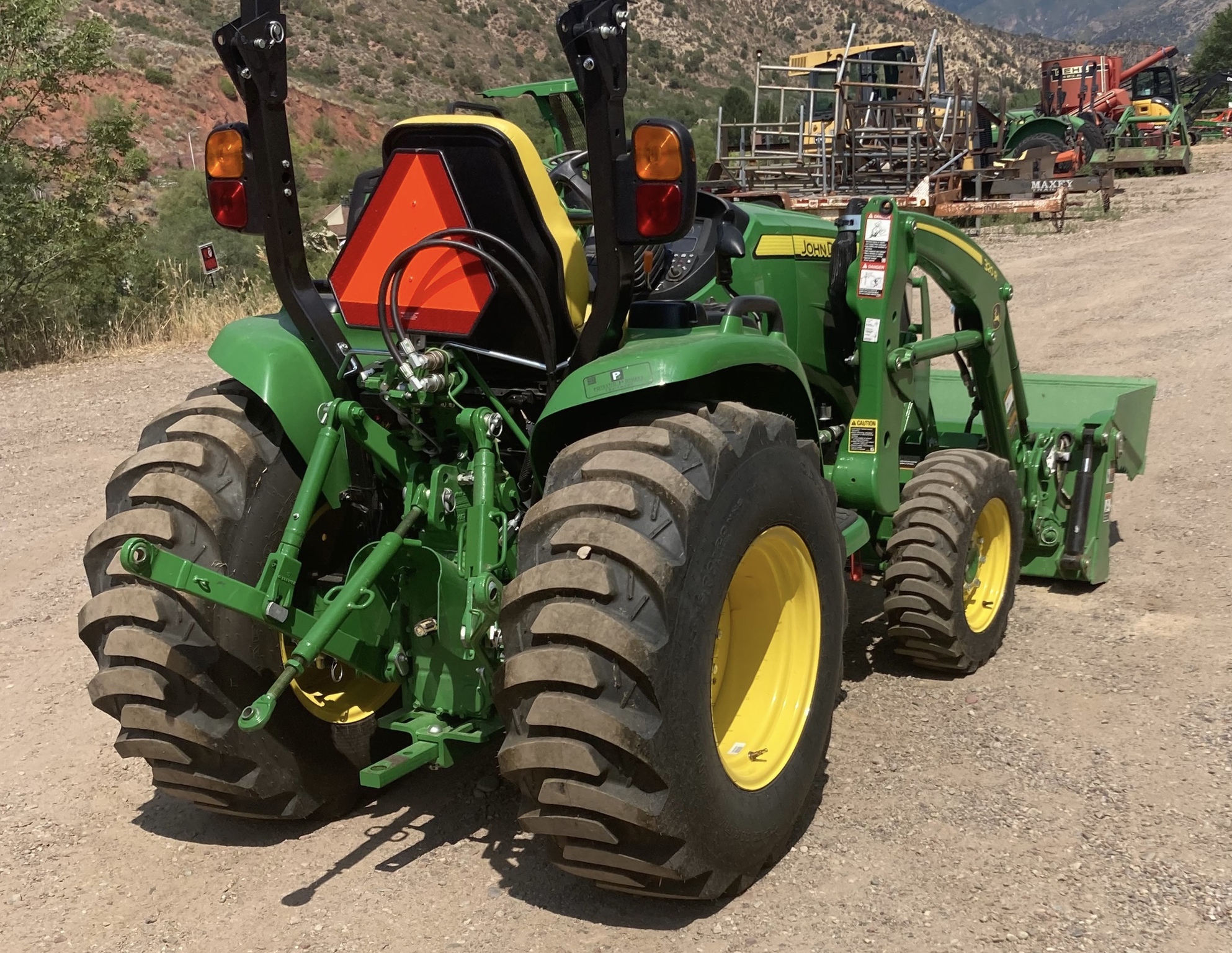 2023 John Deere 3039R Image 2