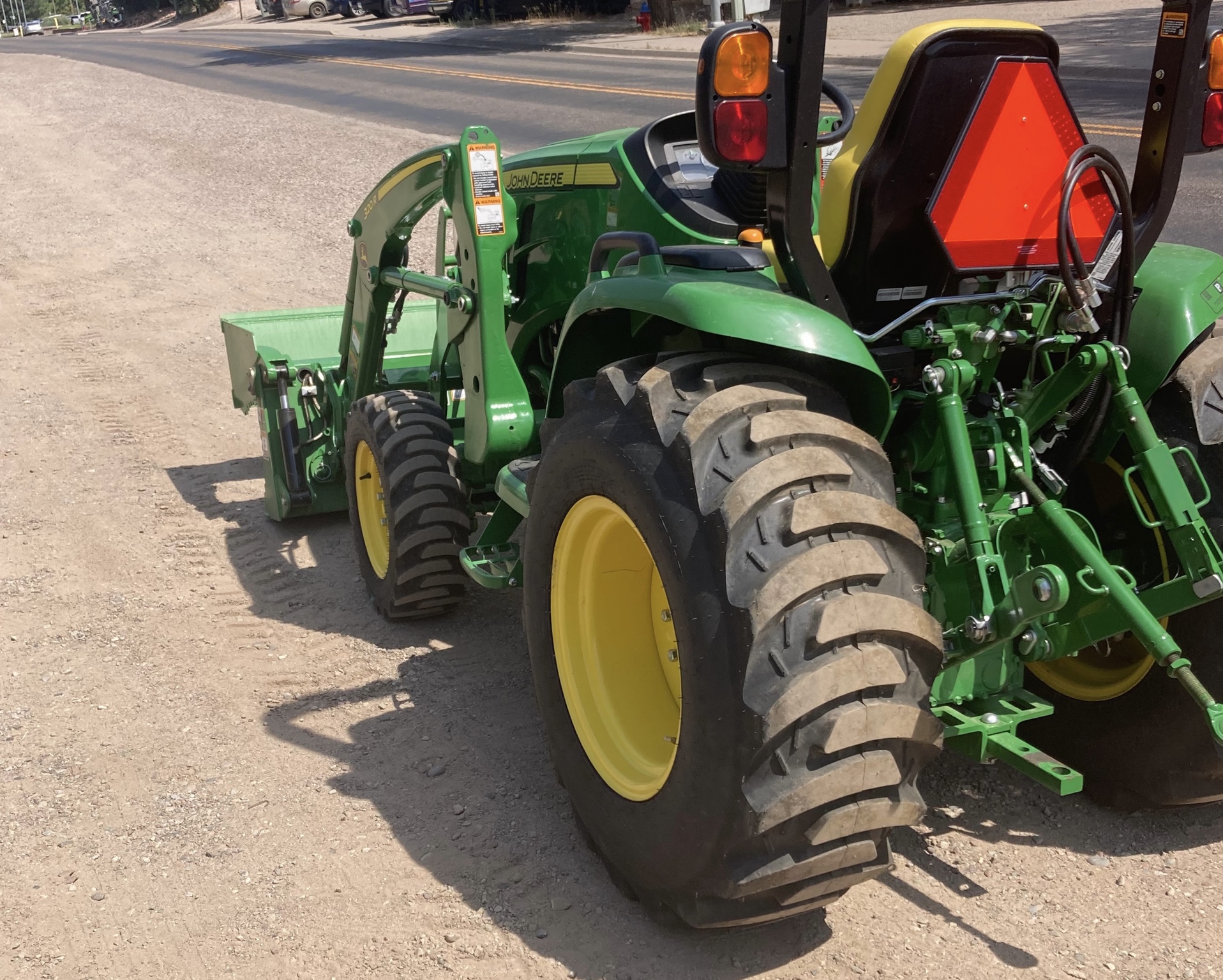 2023 John Deere 3039R Image 3