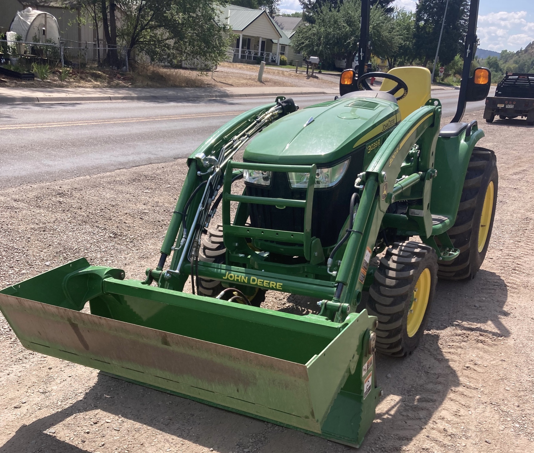 2023 John Deere 3039R Image 4
