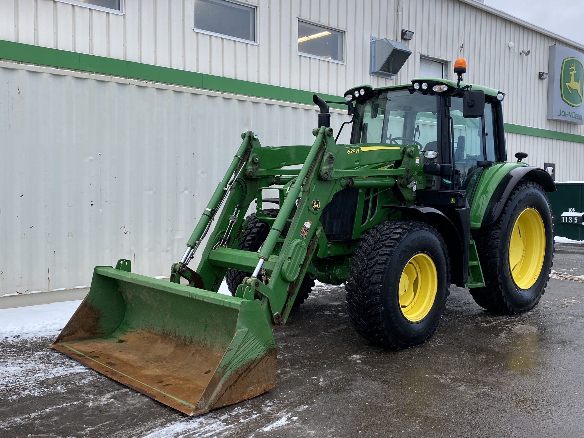 2021 John Deere 6120M Image 1