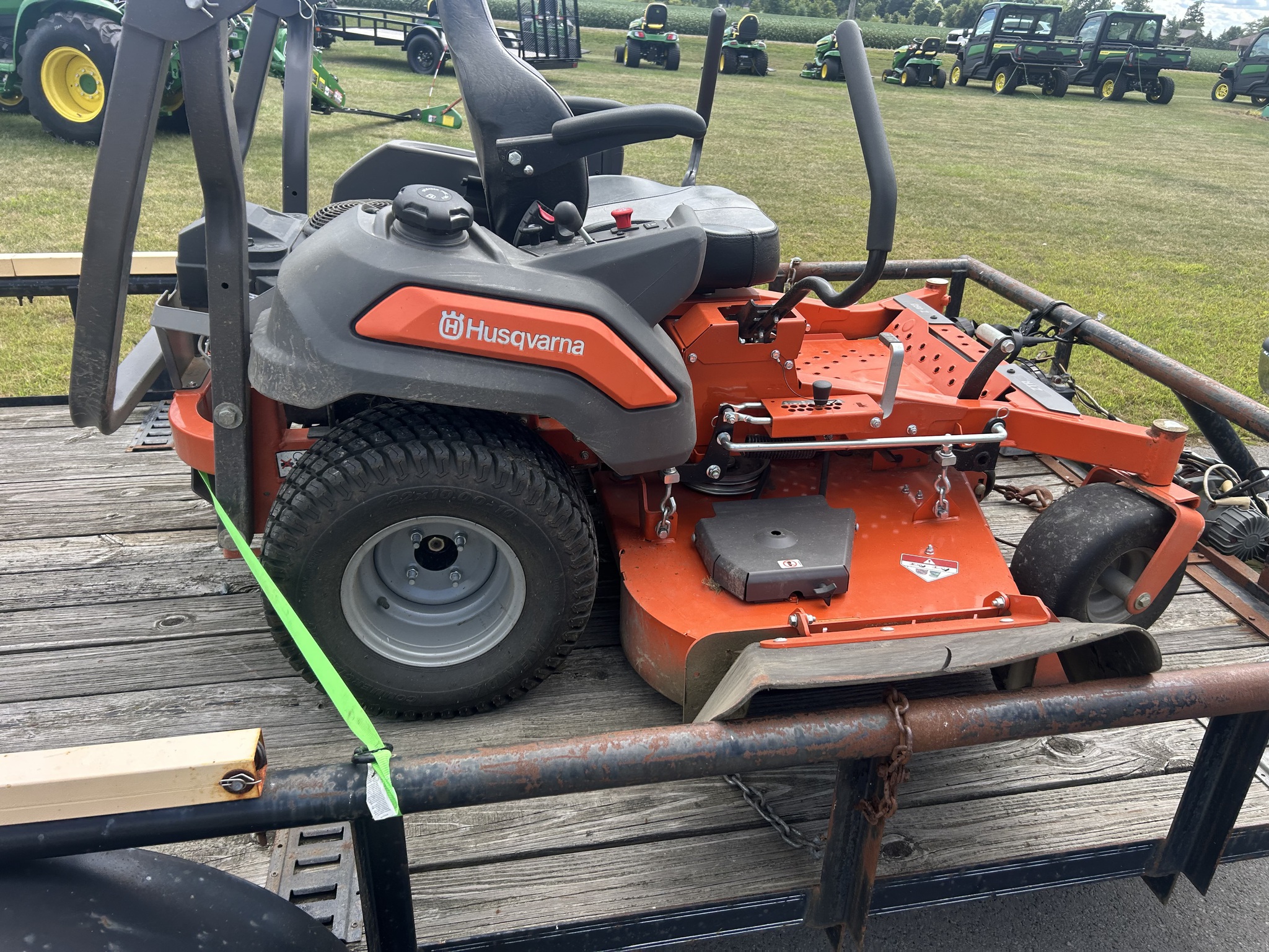 2023 Husqvarna ZTR460 Image 2