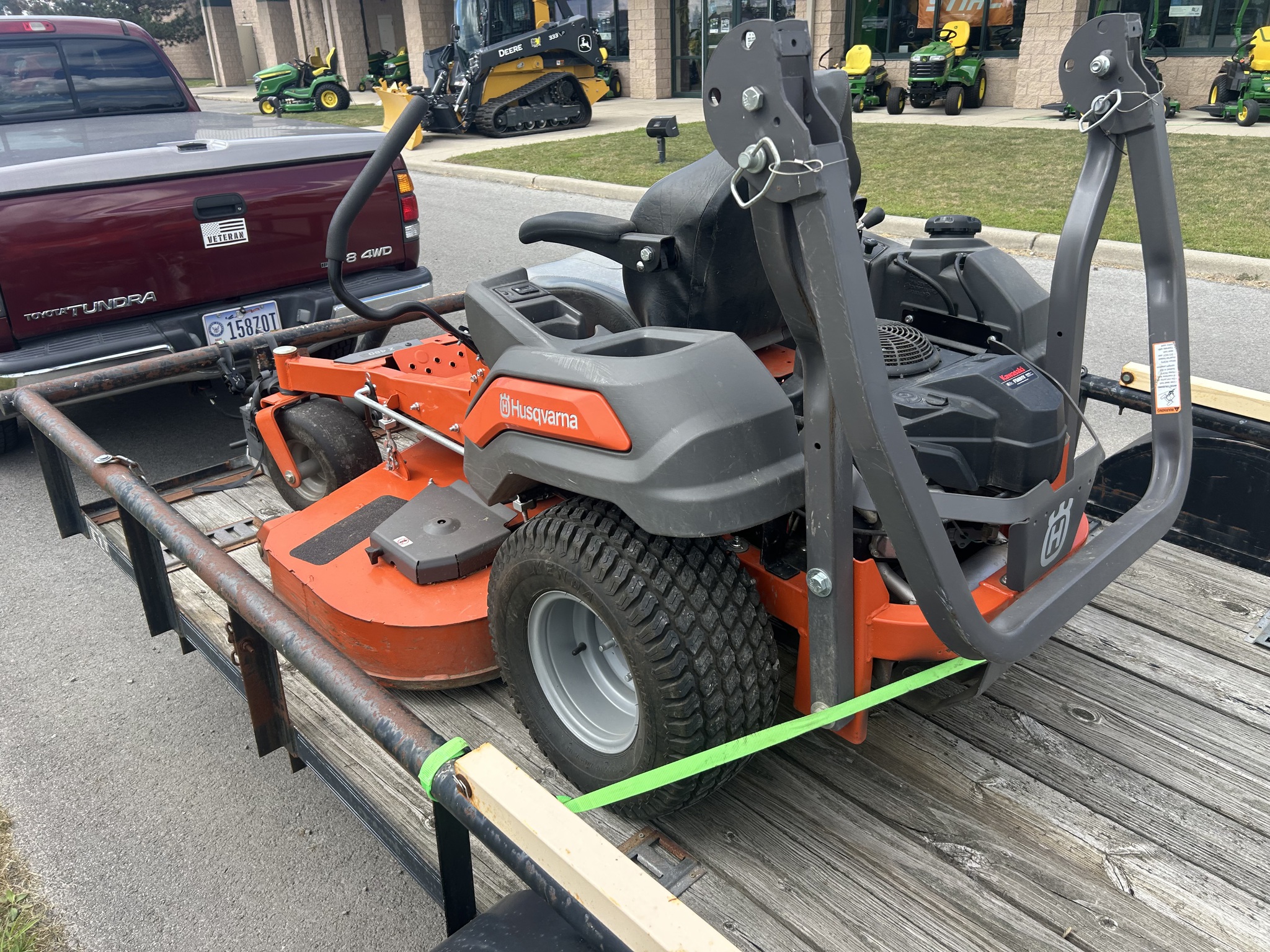 2023 Husqvarna ZTR460 Image 4